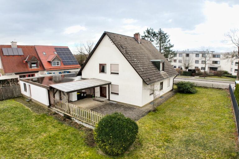 Zeitloses Herrenhaus aus dem Jahr 1972 auf großzügigem Grundstück in Landsbergs bester Lage